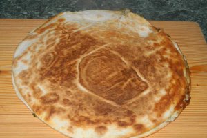 Lipie umpluta cu peste afumat si ciuperci