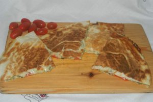 Lipie umpluta cu peste afumat si ciuperci