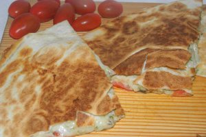 Lipie umpluta cu peste afumat si ciuperci