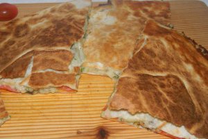 Lipie umpluta cu peste afumat si ciuperci