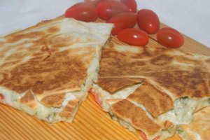 Lipie umpluta cu peste afumat si ciuperci