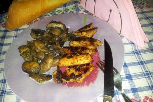 Piept de pui la grill cu ciuperci champignon