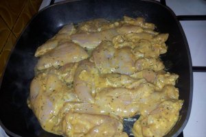 Piept de pui la grill cu ciuperci champignon