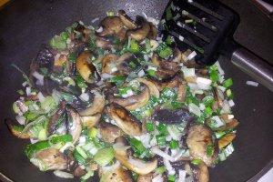 Piept de pui la grill cu ciuperci champignon