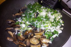 Piept de pui la grill cu ciuperci champignon