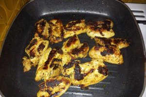 Piept de pui la grill cu ciuperci champignon