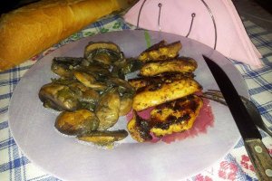 Piept de pui la grill cu ciuperci champignon