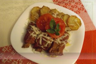 Costite afumate cu cartofi la cuptor