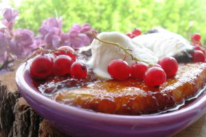 Banane caramelizate cu inghetata de vanilie