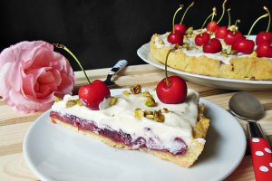 Tarta cu cirese si crema de vanilie cu mascarpone