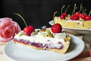 Tarta cu cirese si crema de vanilie cu mascarpone