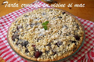 Tarta crumble cu visine si mac