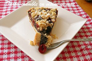 Tarta crumble cu visine si mac