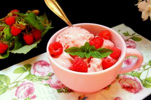 Inghetata cu zmeura si mascarpone