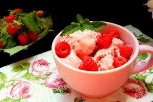 Inghetata cu zmeura si mascarpone