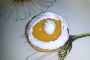 Mini tarte cu lamaie si bezea