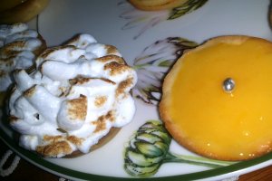Mini tarte cu lamaie si bezea