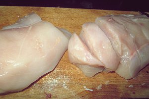 Piept de pui cu mozzarella, rosii si ierburi aromatice