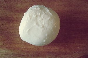 Piept de pui cu mozzarella, rosii si ierburi aromatice