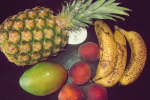 Fresh din piersici, mango, banane si ananas