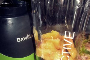 Fresh din piersici, mango, banane si ananas