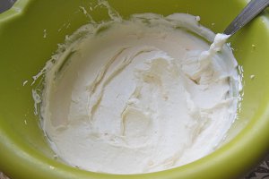 Desert cheesecake cu cirese si marshmallow, fara coacere