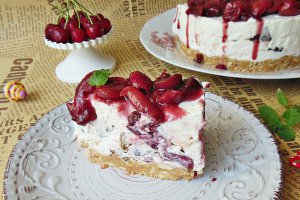 Desert cheesecake cu cirese si marshmallow, fara coacere