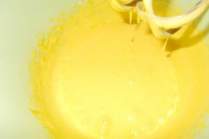 Tarta cu fructe, budinca si frisca