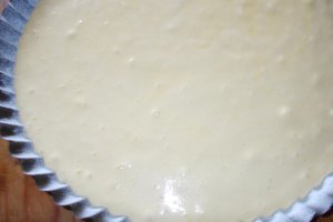 Tarta cu fructe, budinca si frisca