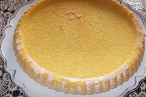 Tarta cu fructe, budinca si frisca