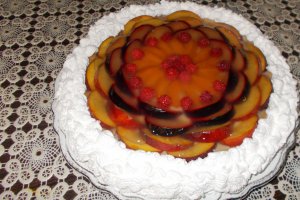 Tarta cu fructe, budinca si frisca