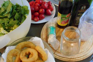 Salata cu calamari si capsuni