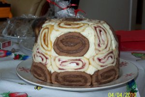 Tort cu rulada si crema de iaurt