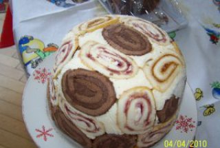 Tort cu rulada si crema de iaurt