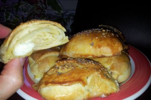 Trigoane cu branza sarata