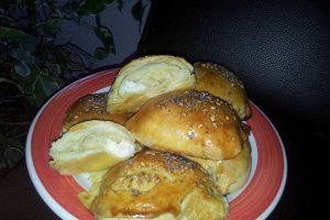 Trigoane cu branza sarata