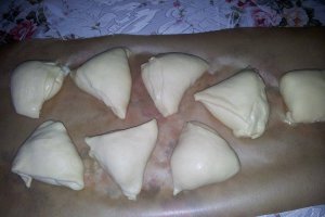 Trigoane cu branza sarata