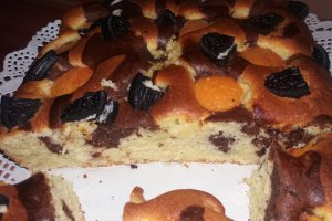 Pandispan cu caise, branza de vaci si Oreo