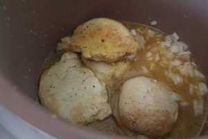 Cotlet de porc cu sos de mustar si ketchup la multicooker