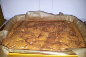 Prajitura parfumata cu caise si cirese