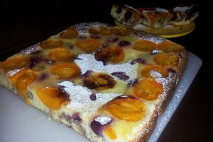 Prajitura parfumata cu caise si cirese