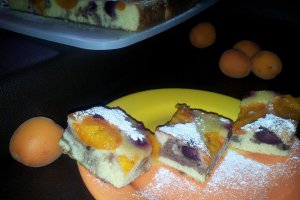 Prajitura parfumata cu caise si cirese