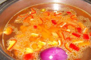 Supa de rosii cu taietei chinezesti din orez