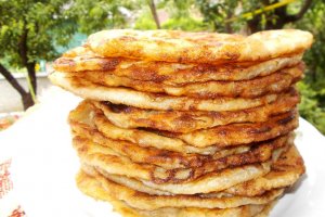 Foietaj de casa cu unt si ricotta la tigaie