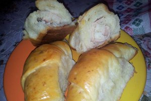 Cornuri cu branza sarata in aluat