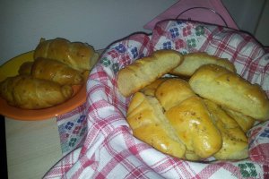 Cornuri cu branza sarata in aluat