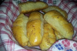 Cornuri cu branza sarata in aluat