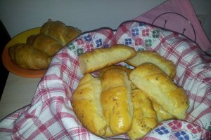 Cornuri cu branza sarata in aluat