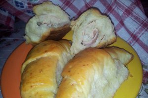 Cornuri cu branza sarata in aluat