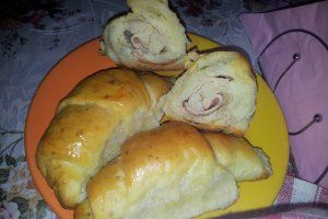 Cornuri cu branza sarata in aluat